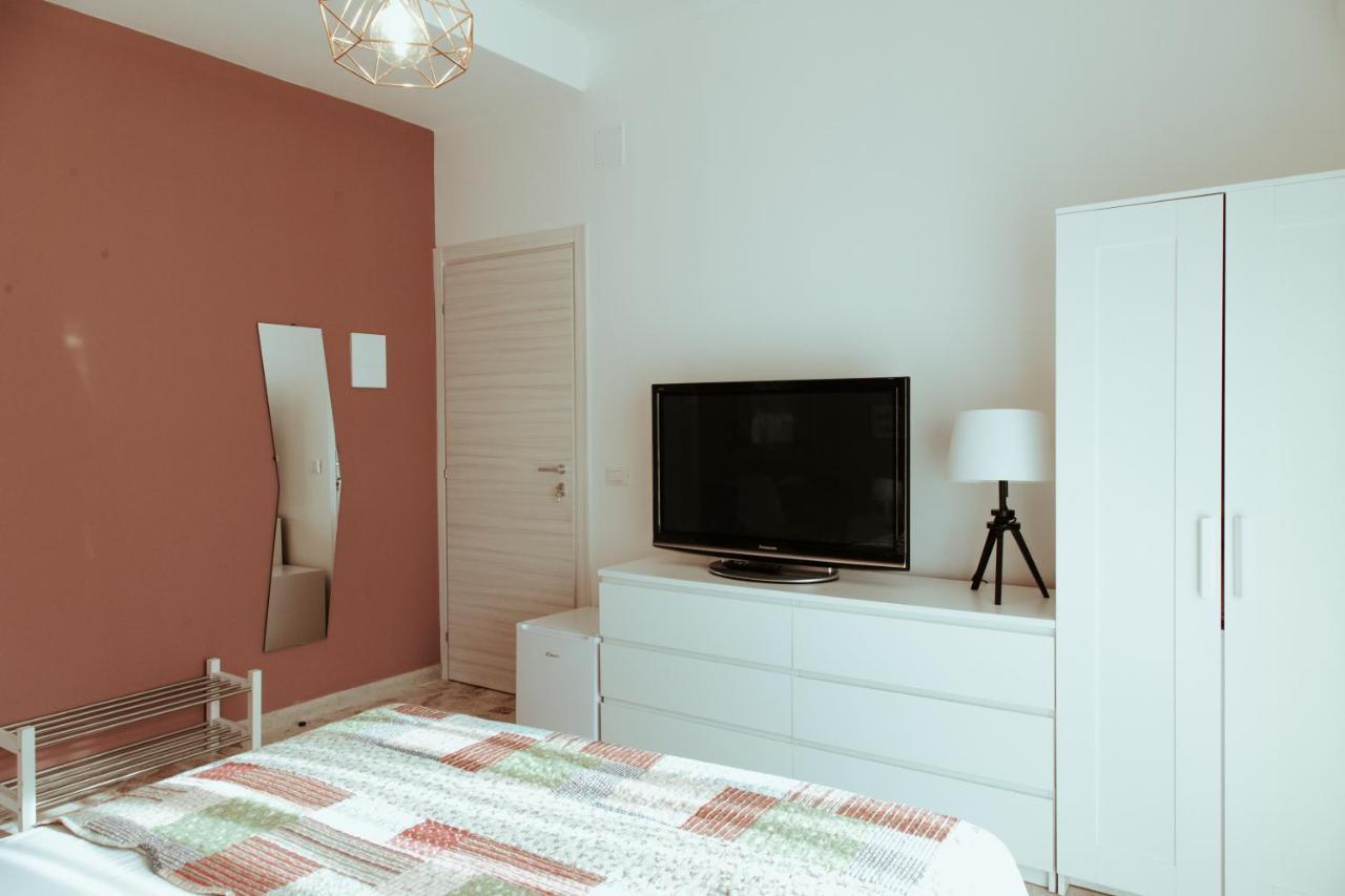 Sostanza - Rooms In คาตาเนีย ภายนอก รูปภาพ