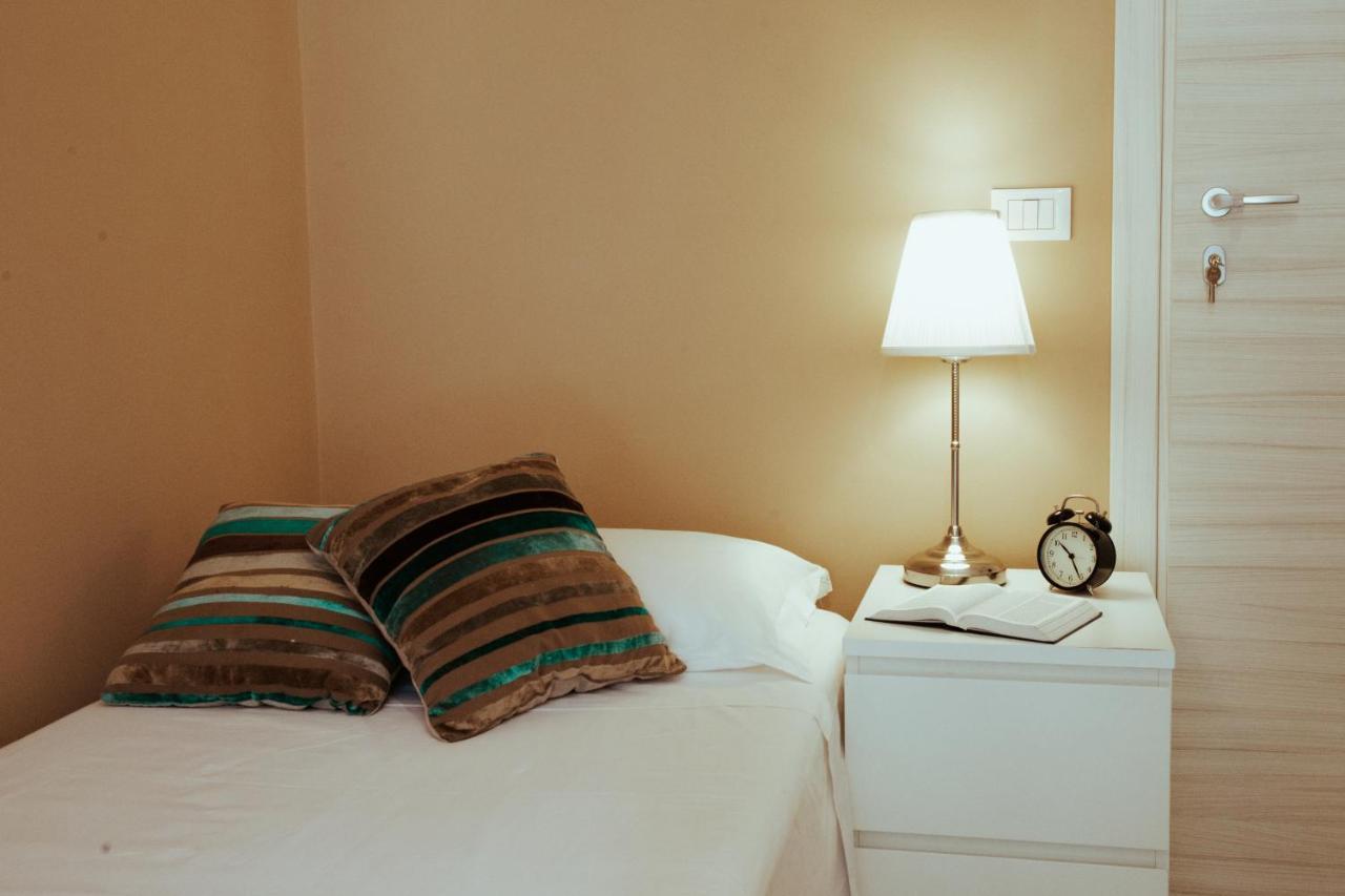 Sostanza - Rooms In คาตาเนีย ภายนอก รูปภาพ